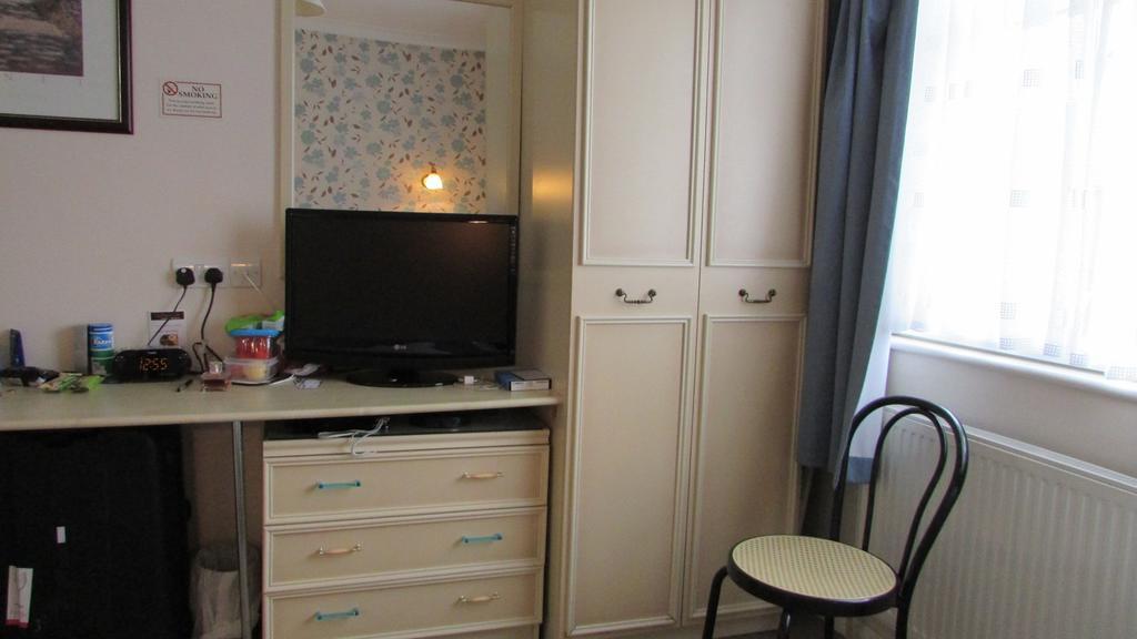 Rhondda Bed And Breakfast Харроу Экстерьер фото