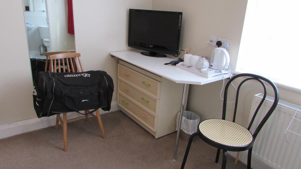 Rhondda Bed And Breakfast Харроу Экстерьер фото
